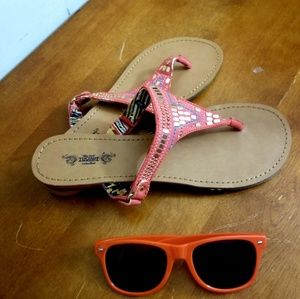 NWOT Tribal Salmon Gold Thong Sandals
